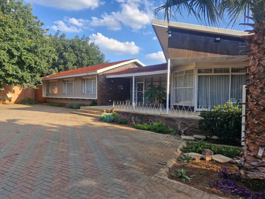 To Let 3 Bedroom Property for Rent in Flamwood North West